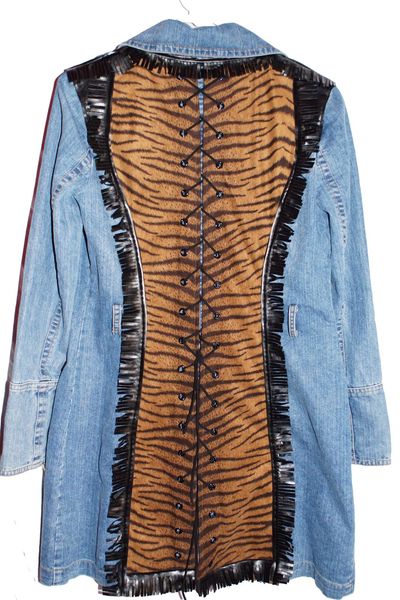 You are currently viewing Black fringe tiger jacket